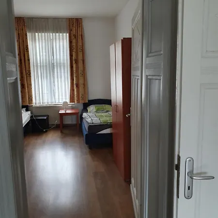 Vogelheimer Strasse 17 *