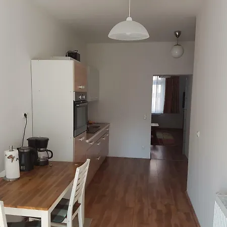 Vogelheimer Strasse 17 *